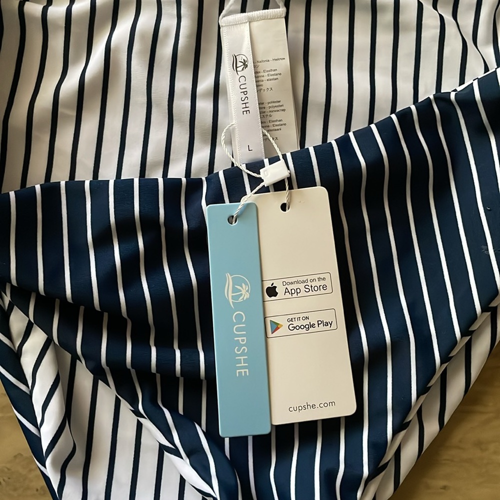 Cupshe two piece size L - Picture 9 of 9